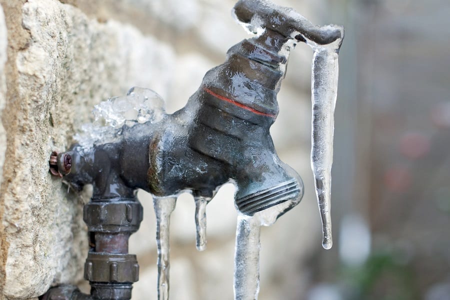 Ways To Prevent Bathroom Pipes From Freezing